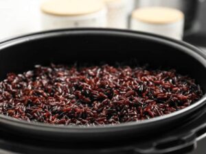 How to Cook Black Rice in a Rice Cooker