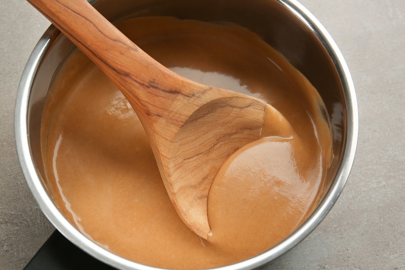 Comment rendre la sauce moins salée: façons de réparer la sauce salée