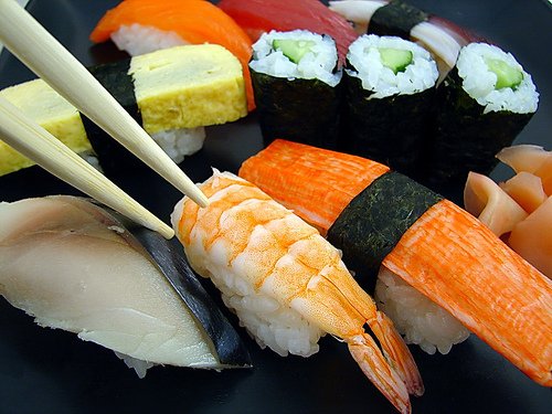 Morceau de sushi en bâtonnets