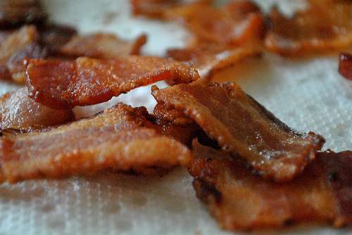 Tranches de bacon frit