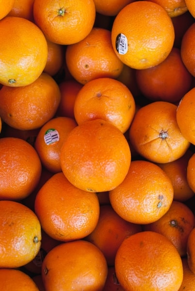Fruits oranges exposés